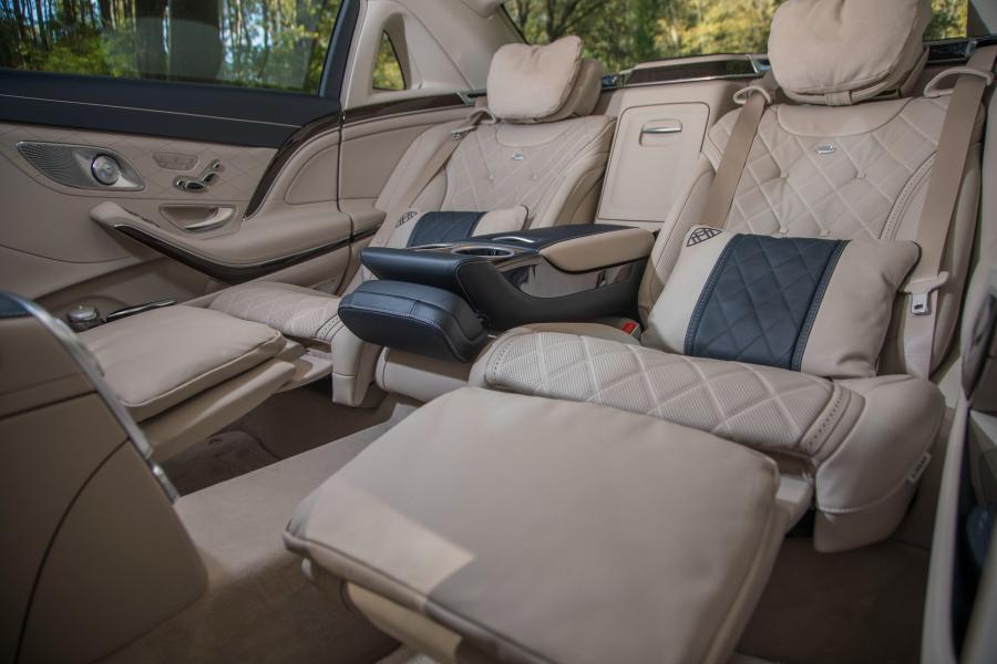 Интерьер Mercedes-Maybach S560 4Matic (X222) 2017 года  (NA) (фото 4 из 22)